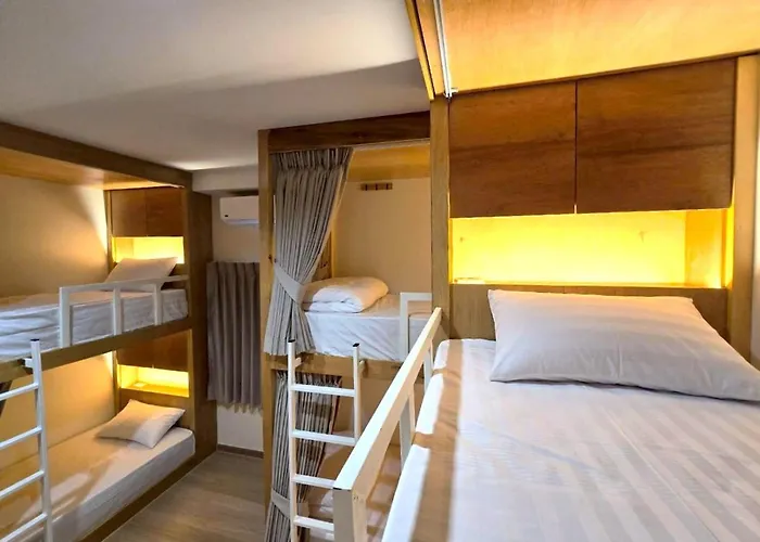Hostel De Sea - Rambuttri Village Khaosan Area