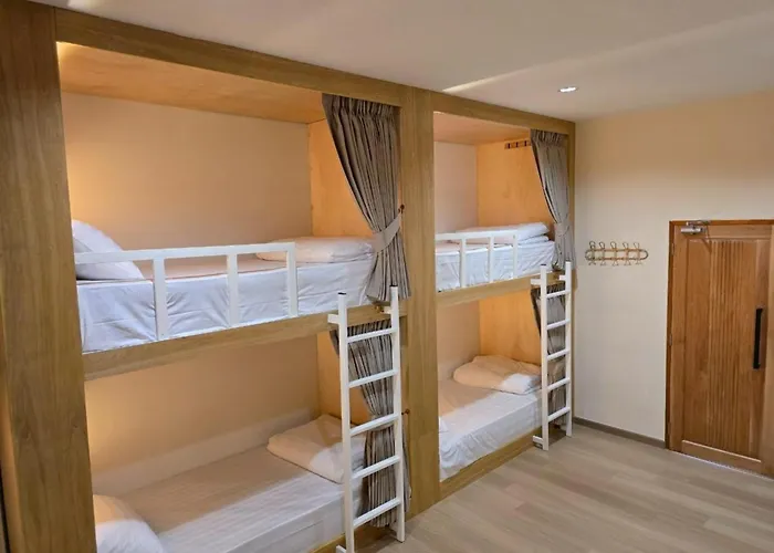 Hostel De Sea - Rambuttri Village Khaosan Area *